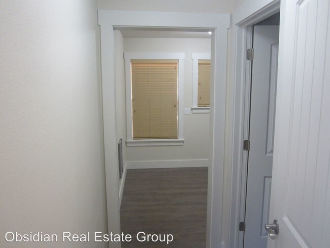 Building Photo - 1338 NE 6th St