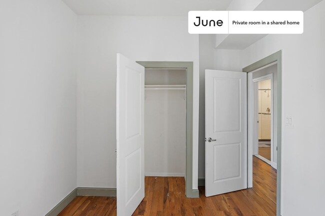 Foto del edificio - Private bedroom in 4 bed/2 bath Home