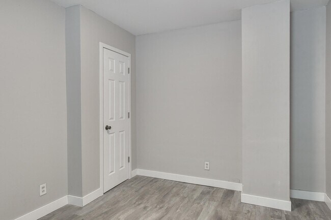 Building Photo - 1309 S 32nd St