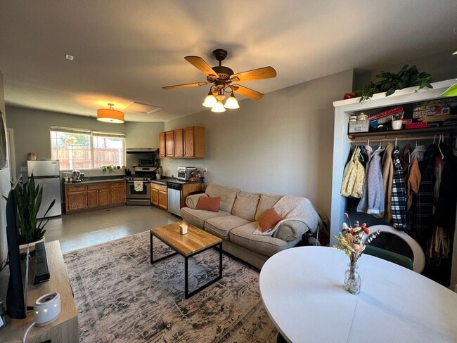 Building Photo - 1 br, 1 bath House - 217-B Needles Way