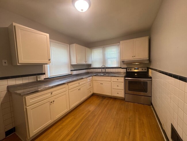 Building Photo - Stunning 3-Bedroom Home with Spacious Fenc...