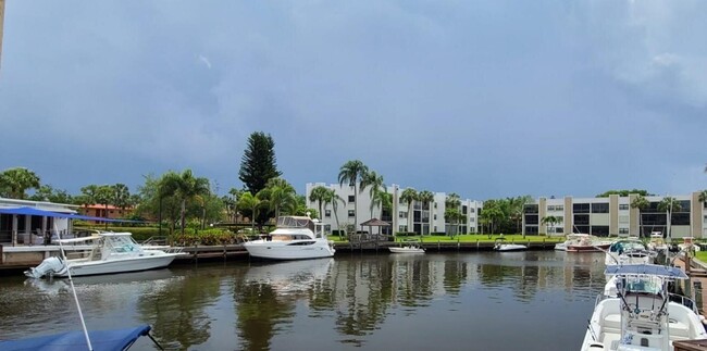 Foto del edificio - 1950 SW Palm City Rd