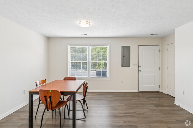 4 habitaciones, 4.5 baños - 1721 pies cuadrados - Comedor - Glenside Townhomes