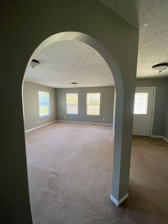 Building Photo - 3 Bedroom Home on the North Side