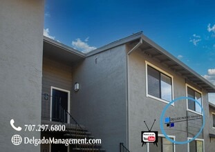 Building Photo - 900 Cambridge Dr