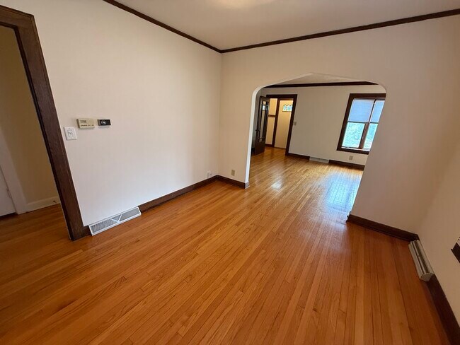 Foto del edificio - 3322 Ridgeway Ave