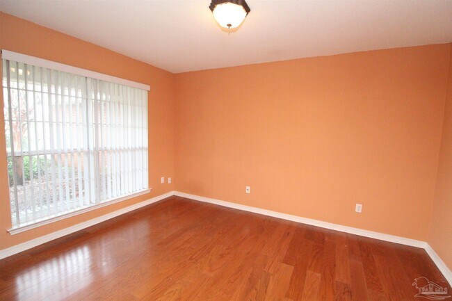 Foto del edificio - 5029 Lantana Dr