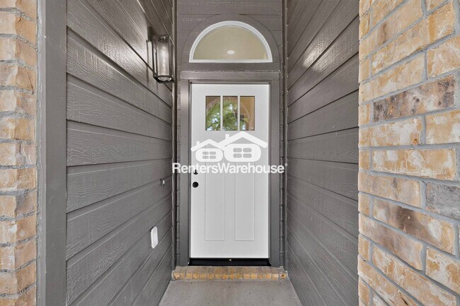 Building Photo - 9113 Warren Dr