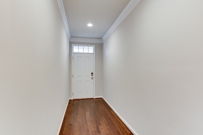 Foto del edificio - 4216 WOODSPRING Ln