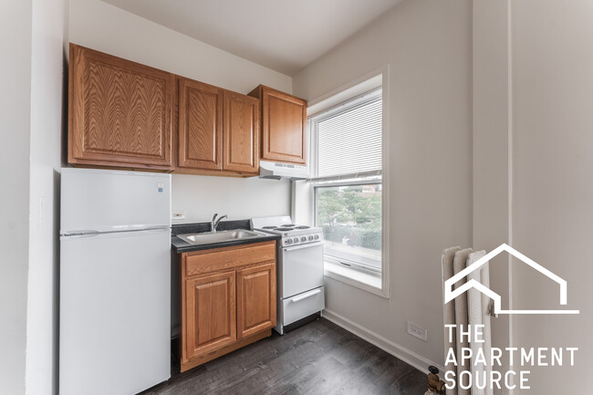 Foto del edificio - 3957 W Irving Park Rd