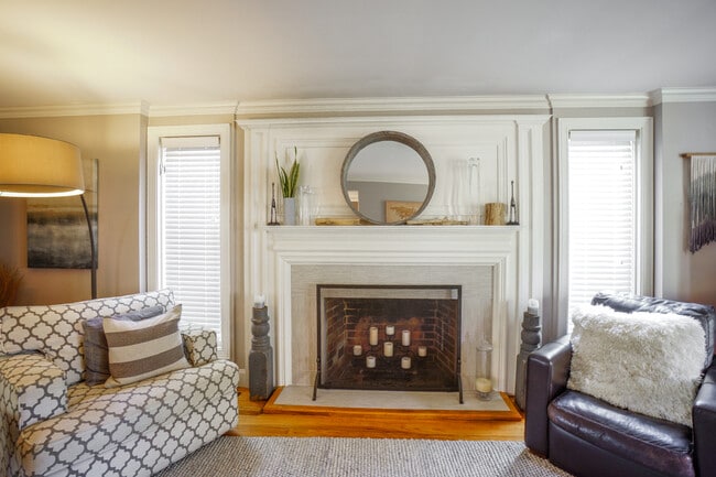 Living Room - 3715 Traynham Rd