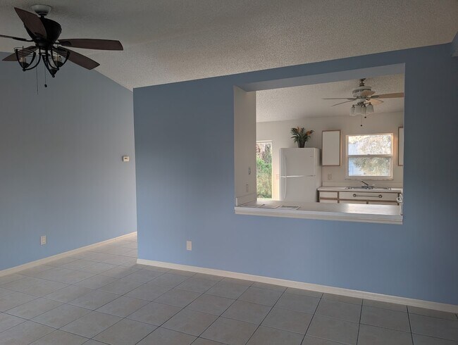 Foto del edificio - 392 Del Monte Rd