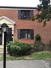 Building Photo - 282 Lexington St