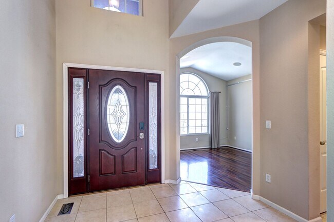 Foto del edificio - Beautiful 2-story Home in Dunes Park Henderson, CO!