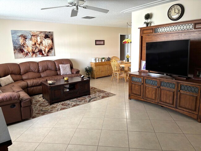 Foto del edificio - 517 SW 19th St