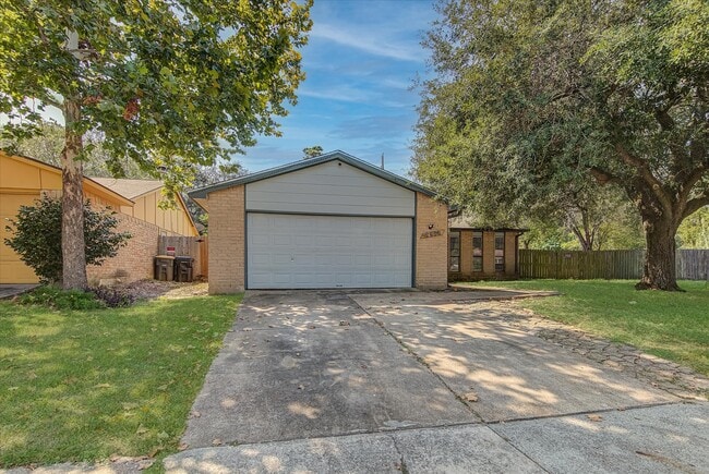 Foto del edificio - 5702 Golden Grove Ln