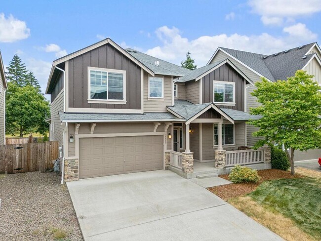 Building Photo - Luxury 4 Bed Home with Bonus Room, Fire Pi...