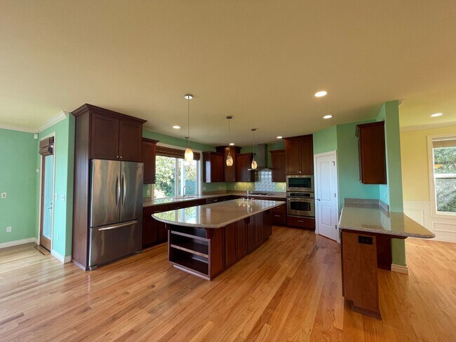 Foto del edificio - Spacious 5-Bedroom Home with Cascade & Val...