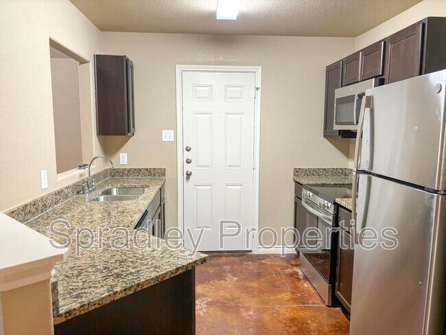 Building Photo - 1004 San Saba
