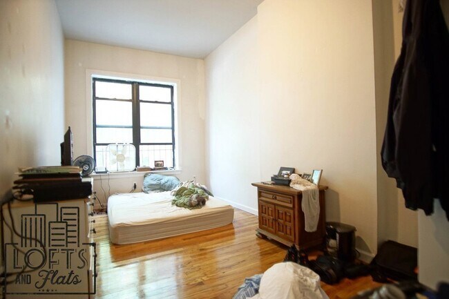 Building Photo - 851 Lincoln Pl