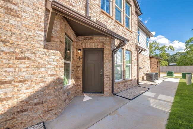 Building Photo - 137 Pk Pl Cir