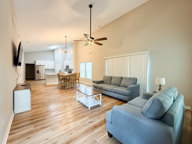 Building Photo - 515 Old Spanish Trail