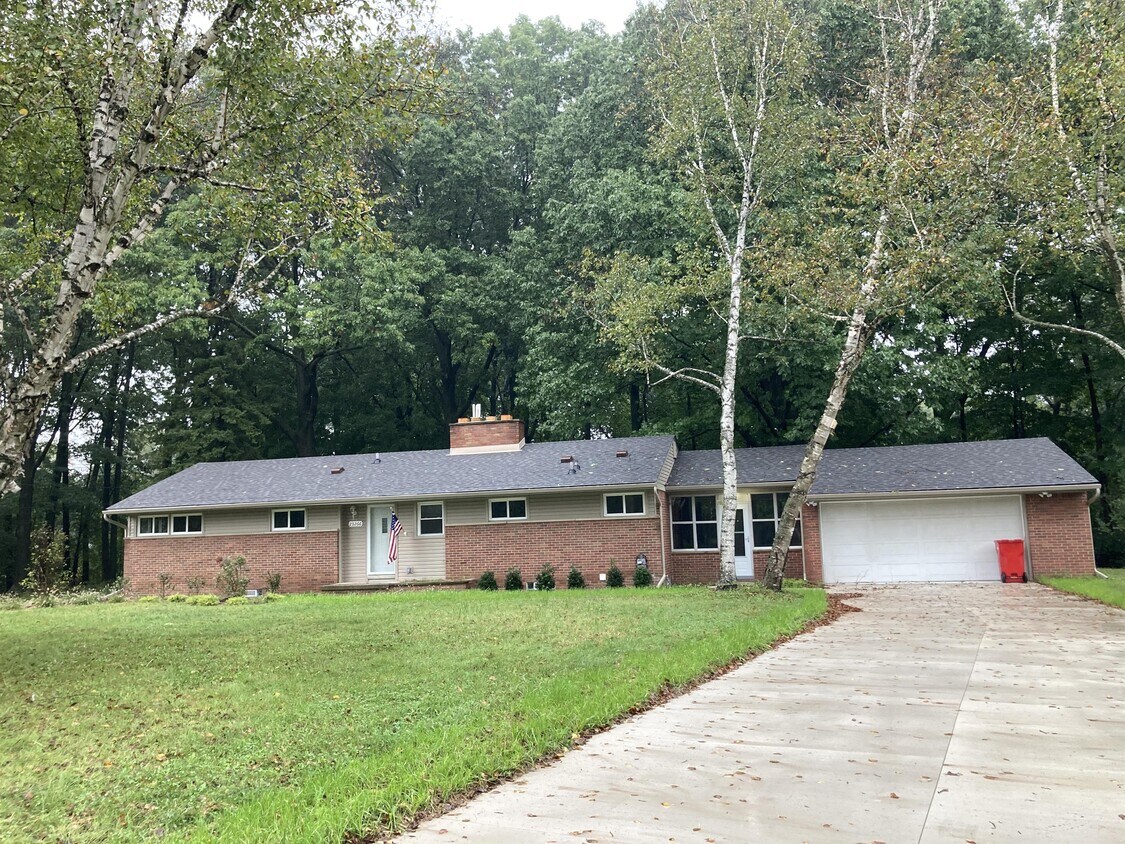 Primary Photo - 23266 Ranch Hill Dr E