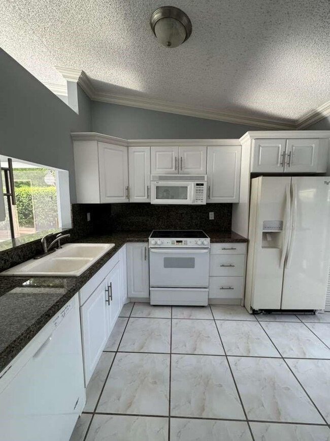 Foto del edificio - 10324 Boca Bend W