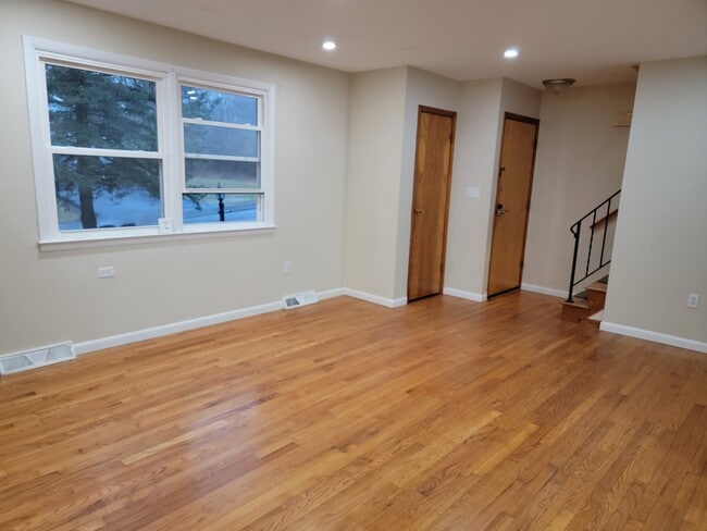 Building Photo - 2 Regal Pl