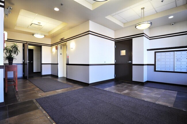 Foto del edificio - 5588 N Lincoln Ave