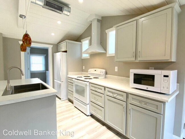 Building Photo - 2 br, 1 bath House - 510 Fairway Dr