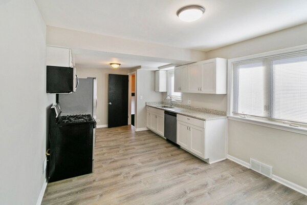 Foto del edificio - 3133 W 101st St