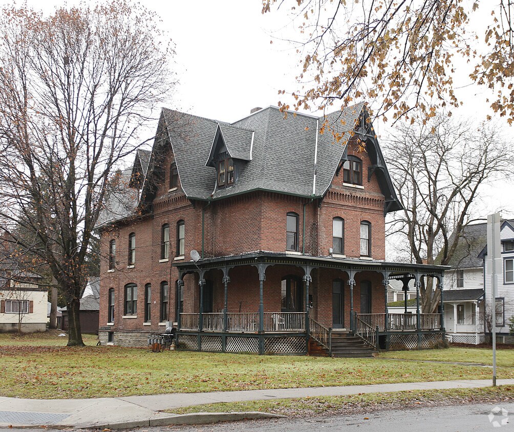 Primary Photo - 49 Center St
