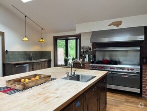 Building Photo - 525 Birnamwood Dr