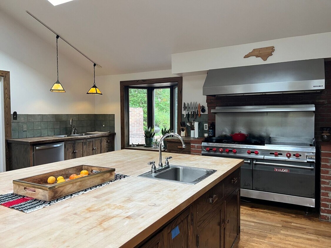Foto principal - Modern Farmhouse on 6 Private Acres - Quie...