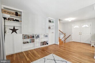Building Photo - 8806 Dianne Pl