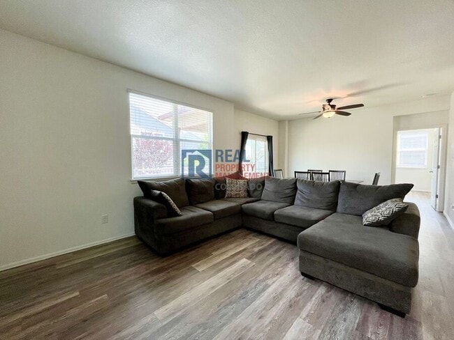 Foto del edificio - 646 Gamble Oak St