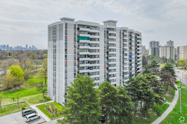 Building Photo - 6161 Bathurst St