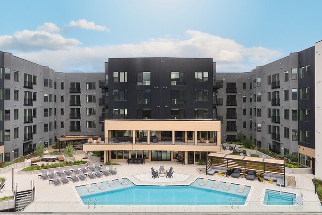 Building Photo - The Hunter