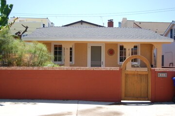 Building Photo - 116 Camarillo Ave