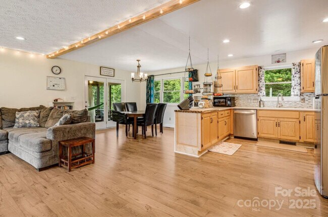 Foto del edificio - 4155 Turnpike Rd