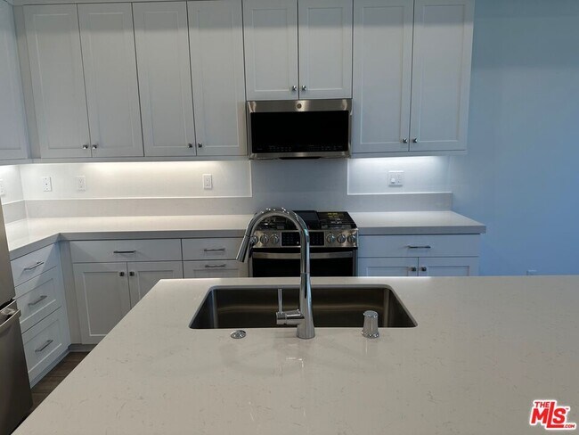 Building Photo - 2038 Hollyleaf Ter
