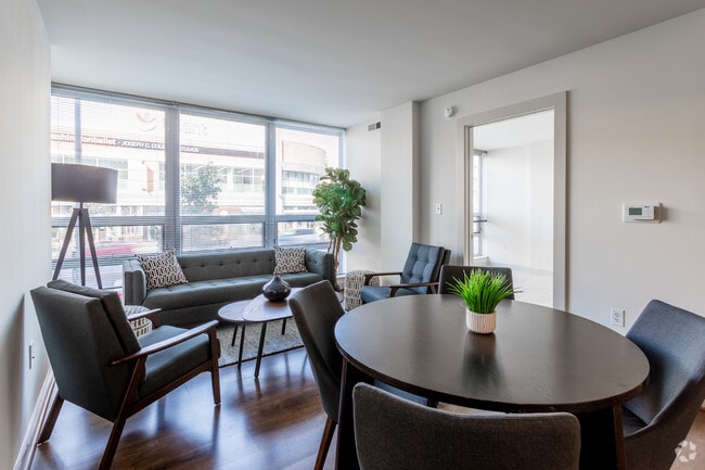 2 BR, 2 BA - 910 SF - 3333 Wisconsin Apartments