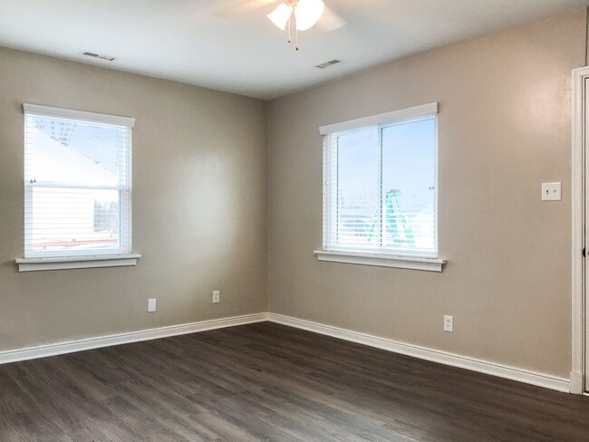 Building Photo - Charming 2 Bed, 1 Bath Home with Spacious ...