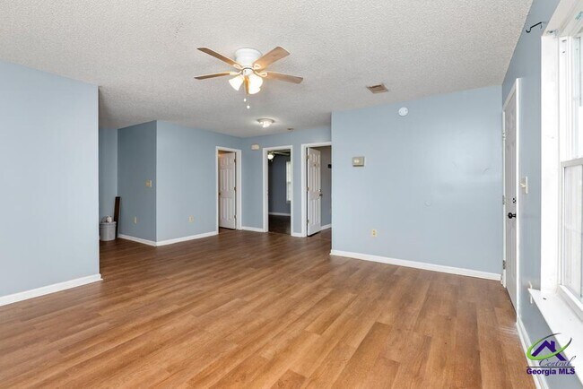 Foto del edificio - 203 Brooks Blvd