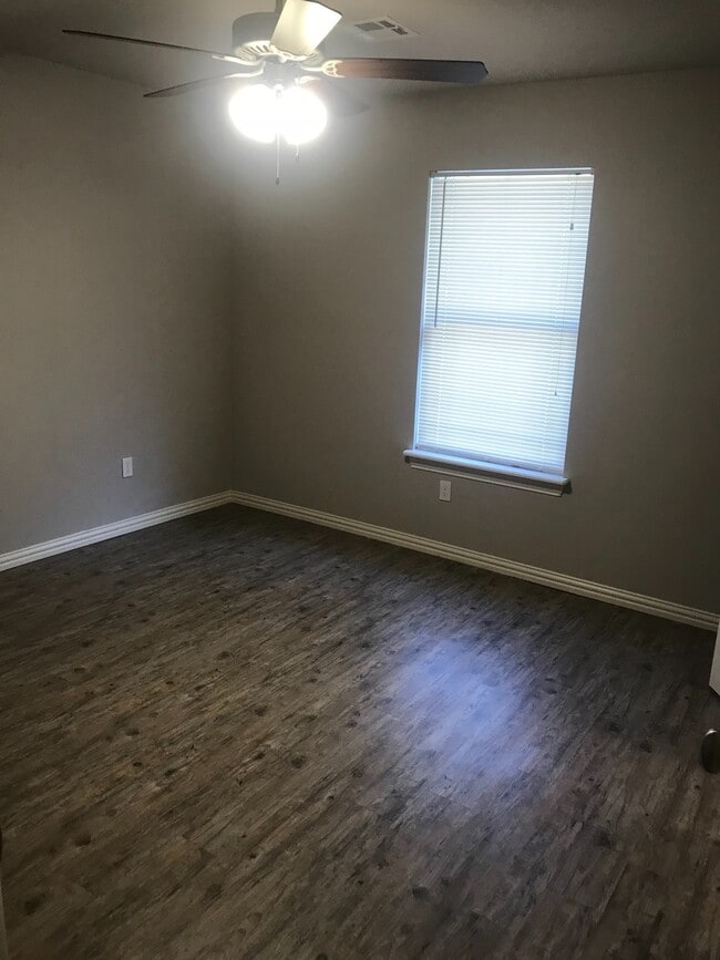 Building Photo - BH-OZIER TRIPLEX