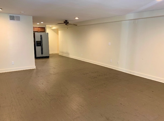 Building Photo - 409 Main St