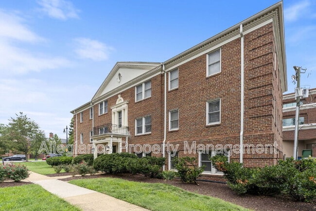 Building Photo - 718 S Washington St