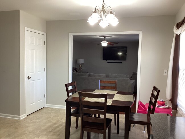 Building Photo - Gorgeous Four Bedroom Home in Northeast Co...