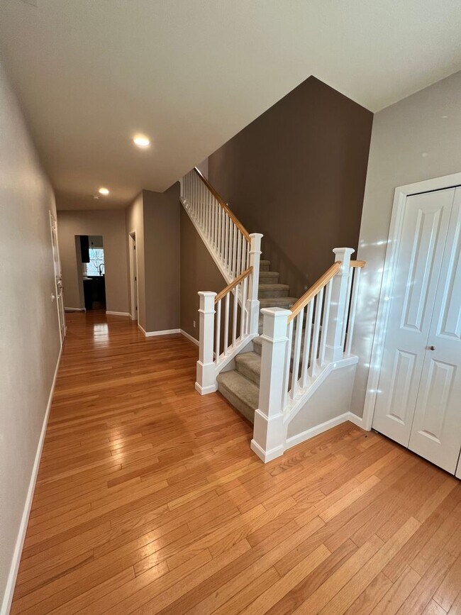 Building Photo - 2400 Square Foot Bothell Home